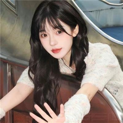 重生后，开局给校花一香蕉皮